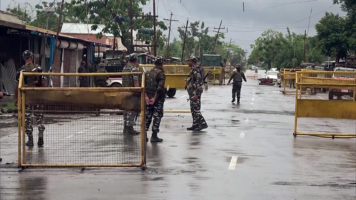 Fresh violence erupts in Manipur, total curfew reimposed in Imphal West District - The Borderlens