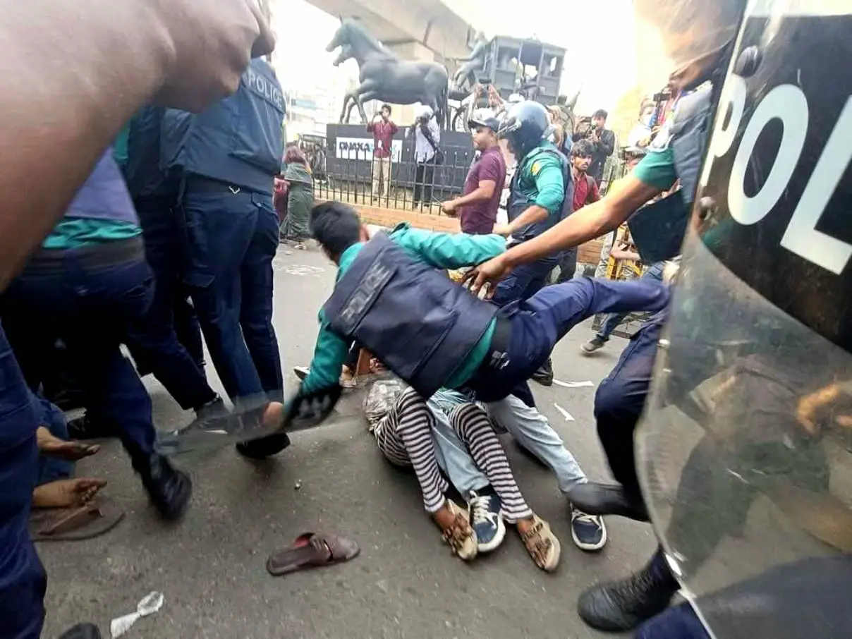 Bangladesh-woman-attack-photo2