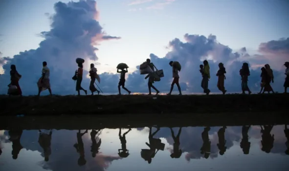 Refugee-crossing_the_Ind_Bangla-border
