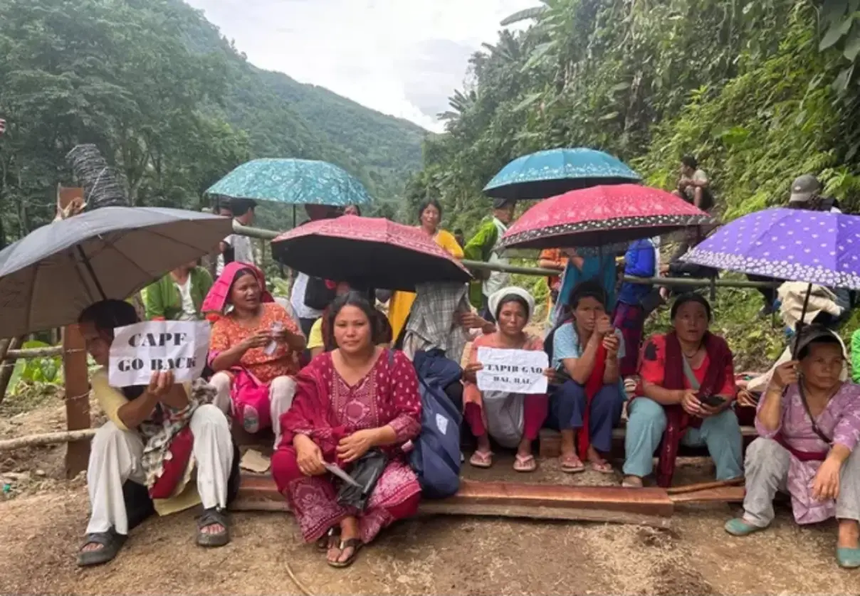 Villagers-launch-protest-against-deployment-of-CAPF-for-SUMP-696x503